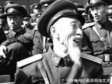 授衔|此人82岁被授衔中将，却不愿剪胡子，主席笑说：给他批个特例吧