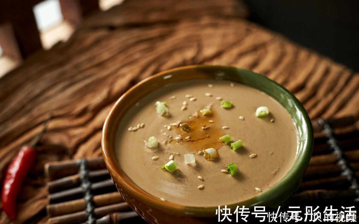 火锅|调芝麻酱,用水还是用油?老师傅教你此种做法,口感香浓顺滑