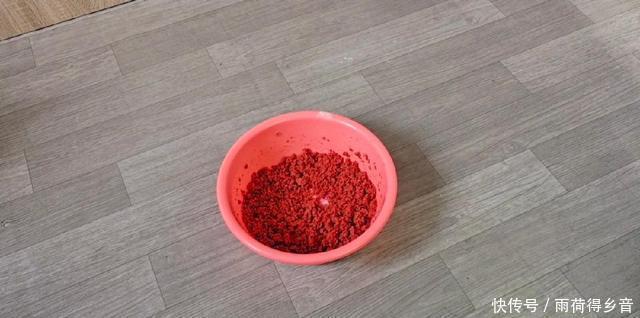 钓鲤鱼不需要太多料混合,配对这两种料,一年都不用换了