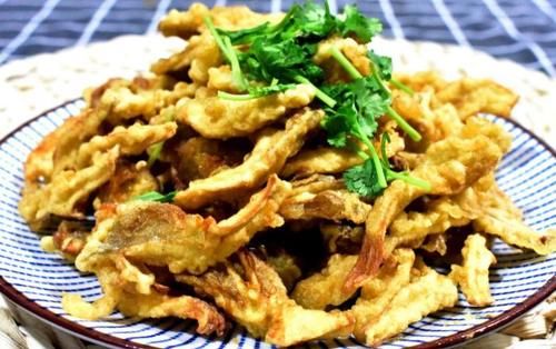 炸蘑菇要裹淀粉还是面粉？都错了！酒店大厨都私藏的“小绝招”