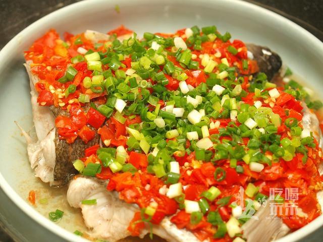 剁椒鱼头,我家出品的肯定不是正宗的湘菜,但味道也是杠杆的