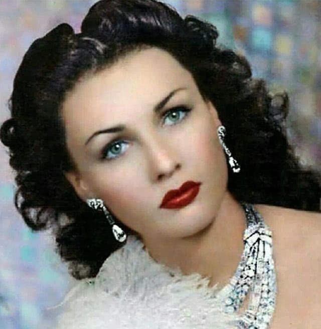 法丝亚公主|她风华绝代，颜值不输费雯丽，贵为埃及公主伊朗王后，却晚景凄凉