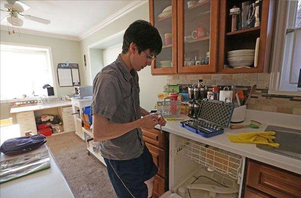 密度板|越来越多的人厨房不装“橱柜”了,厨房应该这样装,比橱柜好用