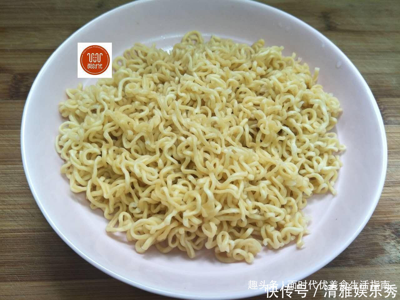  美食生活|方便面别再泡着吃了，教你个方便面的新吃法，外面是买不到的哦！