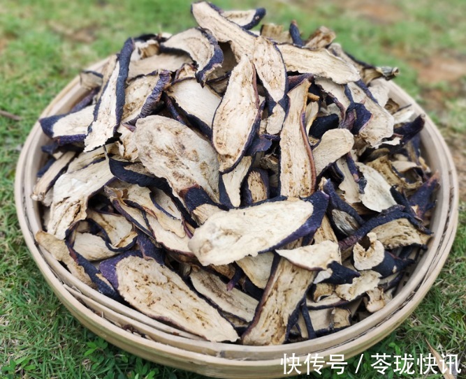 饭店|自晒茄子干,先焯水还是直接晒用对方法,1天晒好,软嫩有嚼劲