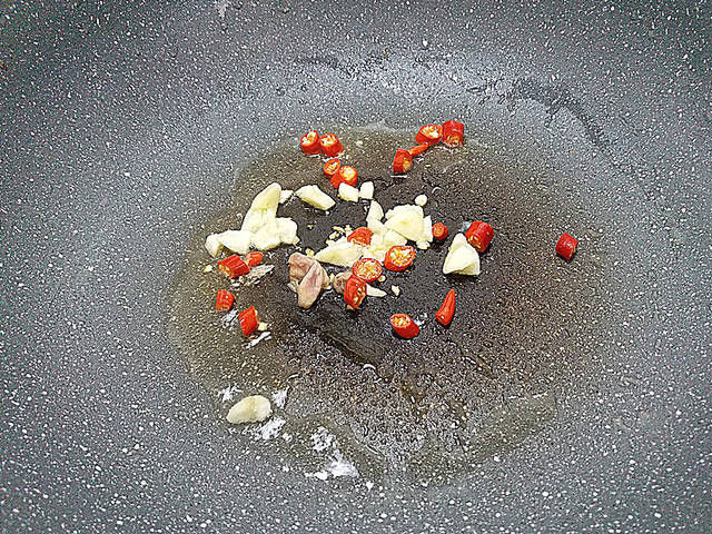 维生素e|冬季就吃这个菜,简单一炒,清热明目,保护皮肤,保护毛细血管