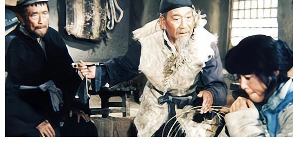 程鹏@1993年,他带狗参演《老人与狗》,电影拍完人与狗皆被处死