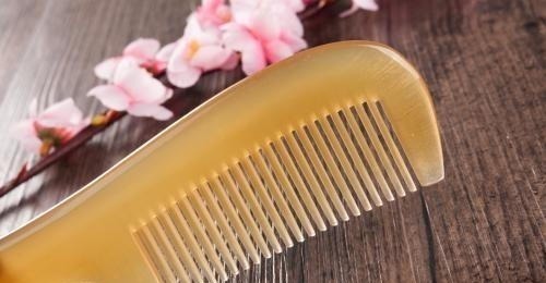 好手|梳子是养生一把好手！每天巧梳6个部位，调理肠胃、改善腰背痛
