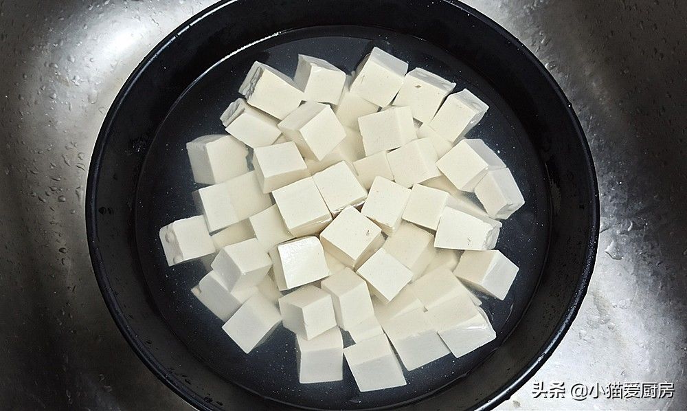 教你白菜豆腐汤的做法，成菜汤白味浓比吃肉还过瘾，制作还简单