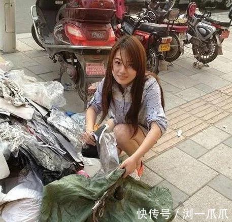 |搞笑GIF：看那双无处安放的小眼神，透出一股小沈阳的淡淡忧桑！