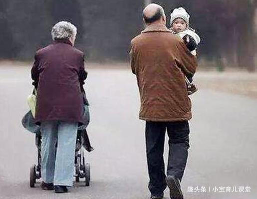 小美|“尽量别帮女儿带娃”,一位姥姥的建议很诚实,值得儿女去反思