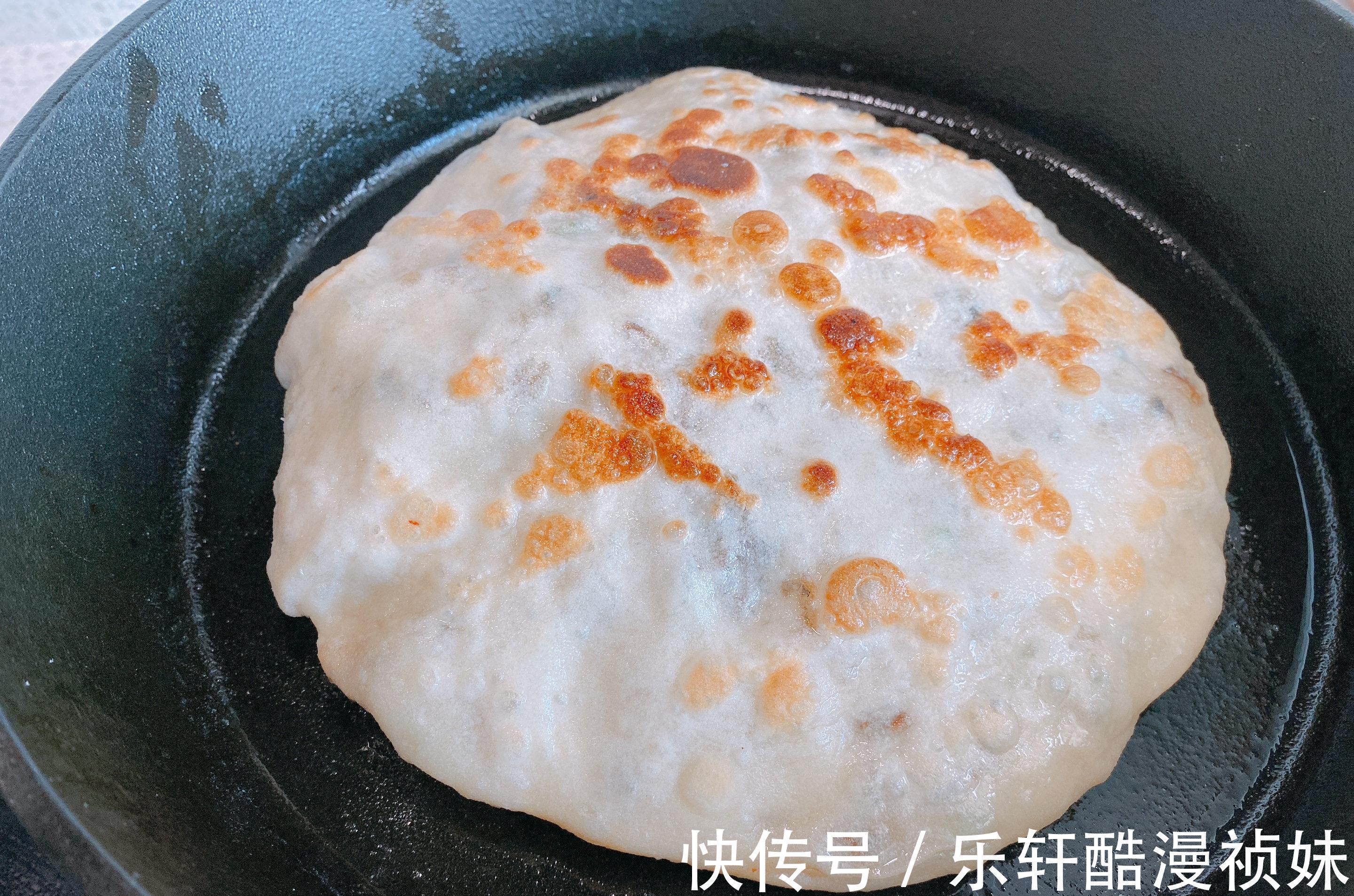 松软|浙江美食梅干菜饼,几十年老配方,馅料咸香,饼皮松软凉了也不硬