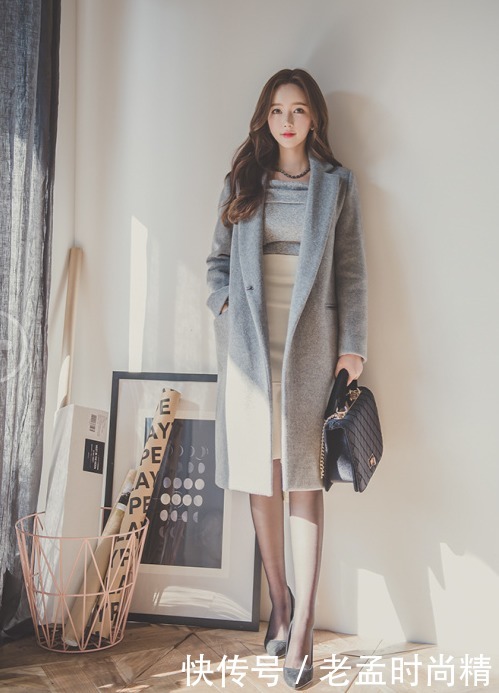 搭配|长款灰色大衣搭配同色系高跟鞋, 温柔又大方!