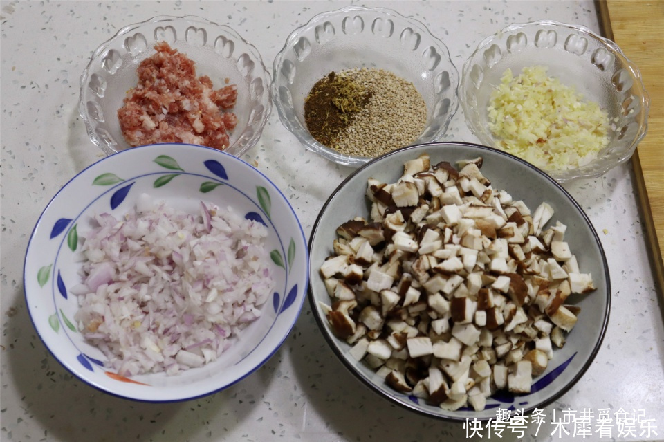 香菇|自制香菇肉丁酱,拌啥都好吃,20元成本做一大碗,不用去超市买了