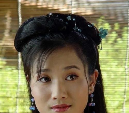 美女|水浒传中堪比李师师的美女，深受皇帝宠爱，宋江想见没见到！