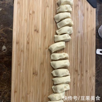 10分钟出锅的豆沙小餐包，鲜嫩又爽口