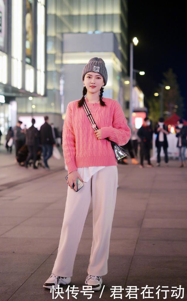 拒绝|冬季穿搭拒绝平庸,实用的“毛衣+长裤”学起来,基础款也很时髦