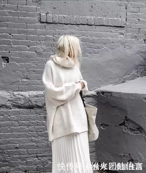 高跟鞋 不管是穿大衣还是羽绒服,别挑这3种“毛衣”做内搭,显胖还显土