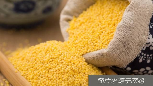 爱喝小米粥的人,长寿不会远离你,但勿和此物搭配,早知早好