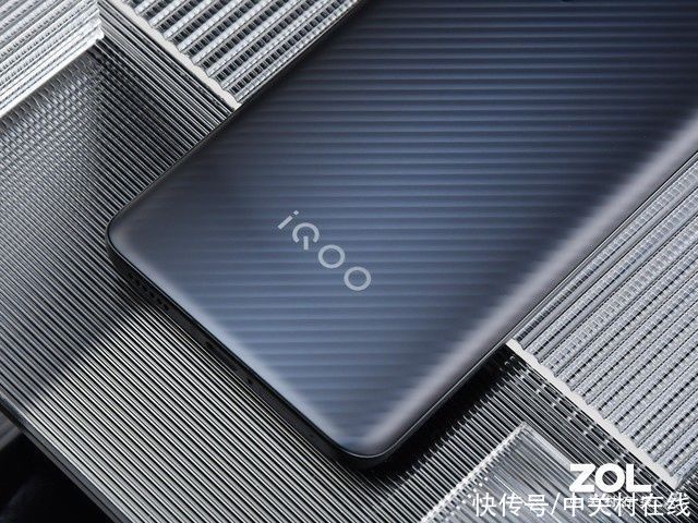 iQOO 8图赏：全感操控 性能担当