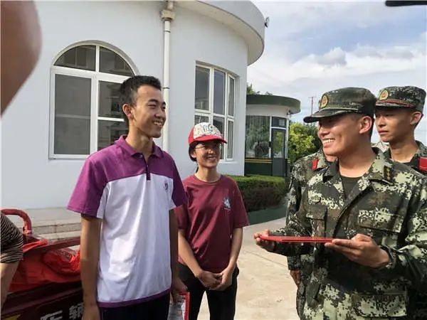 人民警察|从追光到成为光！长大后我就成了你