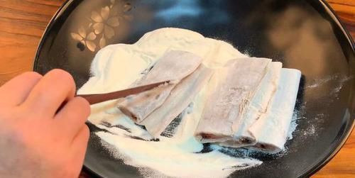 大厨|不管炸什么鱼,别只加淀粉了,大厨教你1招,鱼肉外酥里嫩不腥气