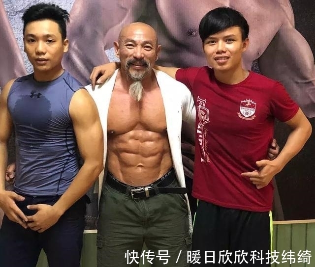 老头|54岁老头迷恋“七龙珠”，为练成龟仙人，每天吃1脸盆鸡蛋