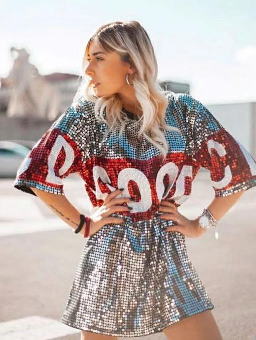 女人上了45岁，要尽量避开以下4个穿衣雷区，特别是第1个，很显老