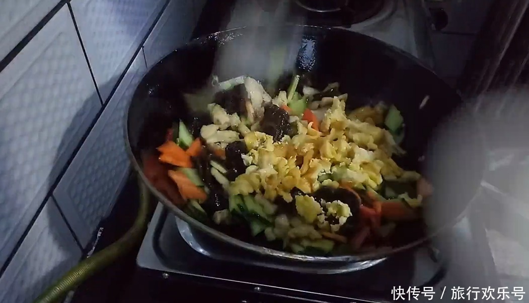  美味|木须肉色泽丰富营养美味，在家这么做更香美，再也不馋饭店的菜了