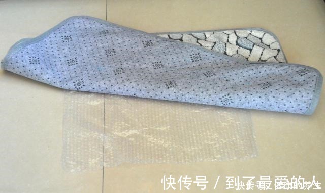 快递里的气泡垫一张也别扔,放在家里特别实用,一年能省不少钱!