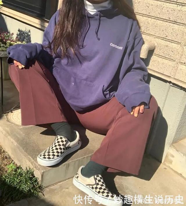 别再这样穿卫衣了!真的很low!