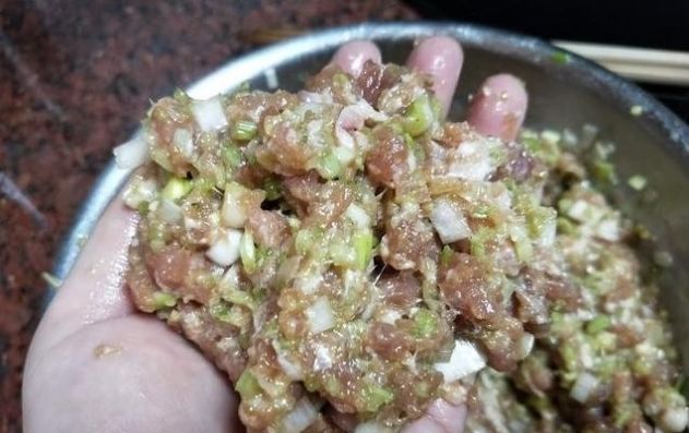 包饺子却不会调肉馅记住这3种料,肉馅又嫩还香