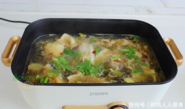  酸菜鱼在家做原来这么简单，酸菜爽口，鱼肉鲜美，连汤汁都好喝