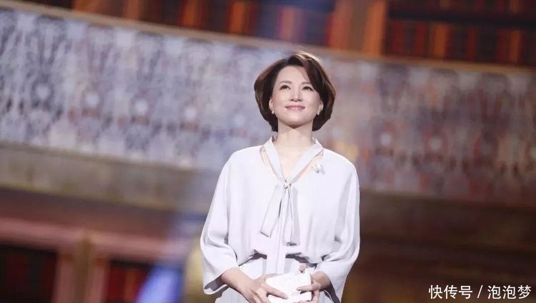 主持人|董卿手写给粉丝的信,字如其人秀气飘逸,自曝录制《朗读者3》