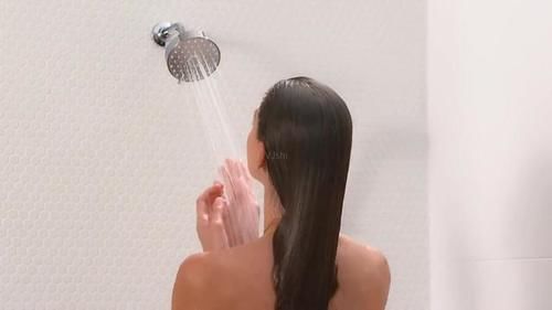 皮肤|天天洗澡的人，和一周洗一次澡的人，哪种人更健康呢？