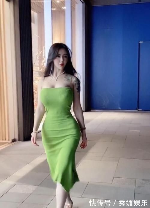 梨形身材 青色长裙穿出“梨形身材”,有型有范,妥妥的欧美风情