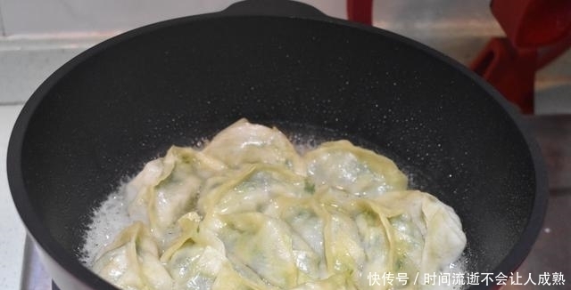 春天用这三种食材做饺子馅,鲜美汁多味道超赞,蒸饺煎饺都很好吃