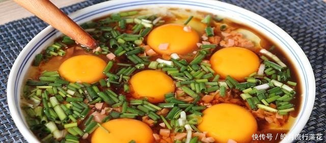 早餐别总包子油条,学会这道卧鸡蛋,8分钟上桌,简单营养又好吃