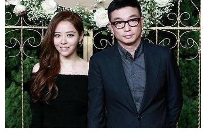 伴郎|13年戀愛(ài)終錯(cuò)付，張靚穎和結(jié)婚時(shí)的伴郎相戀，馮軻官宣簽約張碧晨