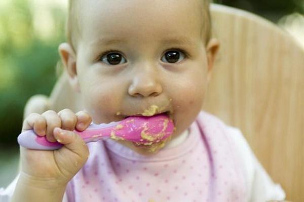 辅食|宝宝1岁前多喂这类食物，将来说话早、发音准