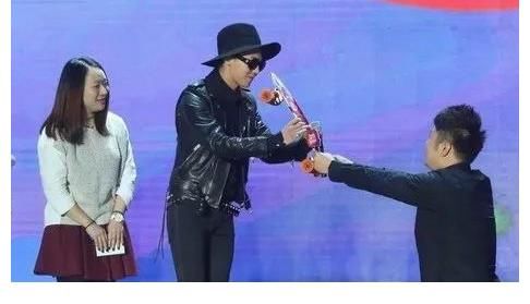 快本|收視新低主持被嘲，還被爆何炅辭職節(jié)目停播，《快本》何去何從？