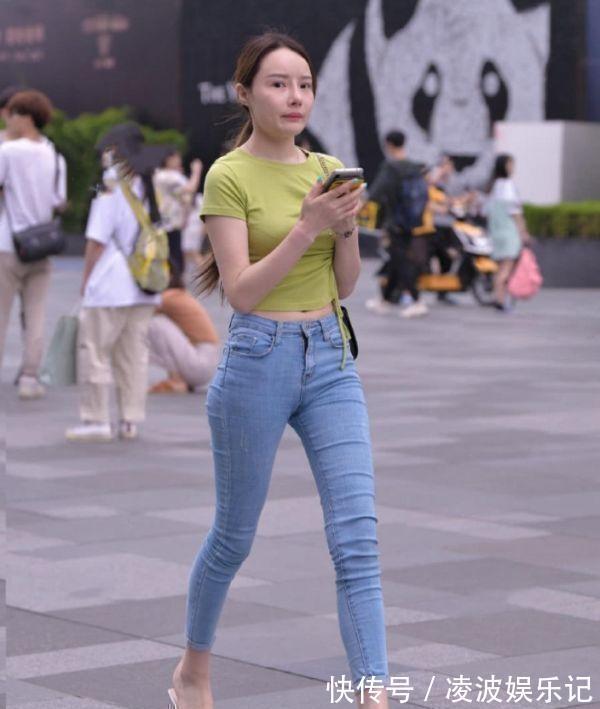 上衣|牛仔打底裤搭配绿色上衣，做到很独特，带来不一样的乐趣