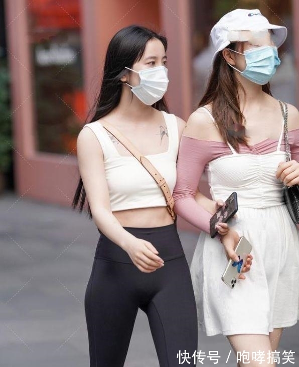 高跟鞋 修长的短夹克配高腰瑜伽裤,充满力量感