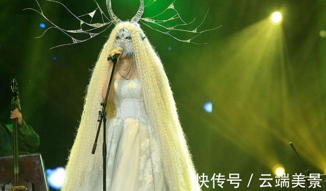 歌手们|《蒙面唱将》最尴尬的歌手,不用等到开口,仅凭一双腿就被认出来