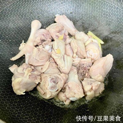  红菇鸡汤+蒜蓉蒸娃娃菜+南瓜杂粮饭