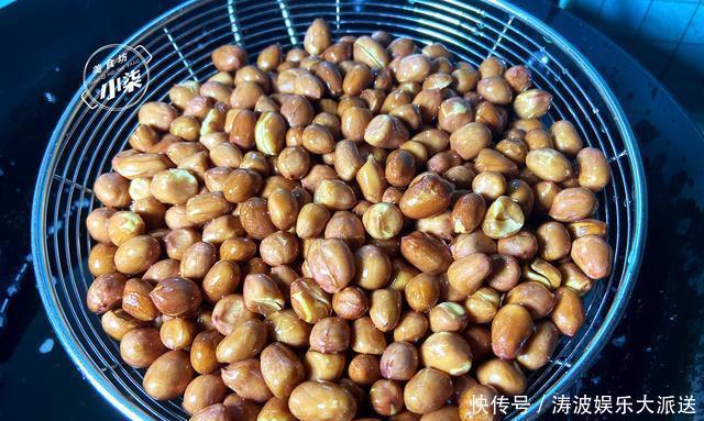  花生米|炸花生米时，好多人先放油都错了，多加这一步，放一周都不会潮