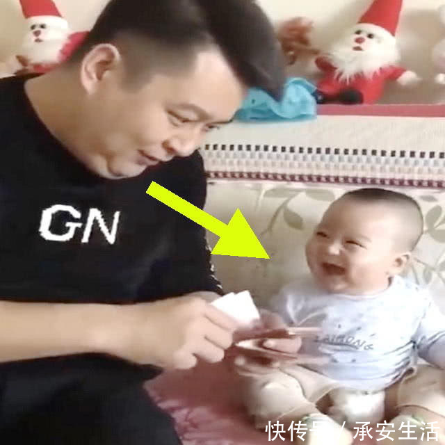 科汉森|看到爸爸这么多钱,宝宝笑得停不下来,网友:这小子以后有前途