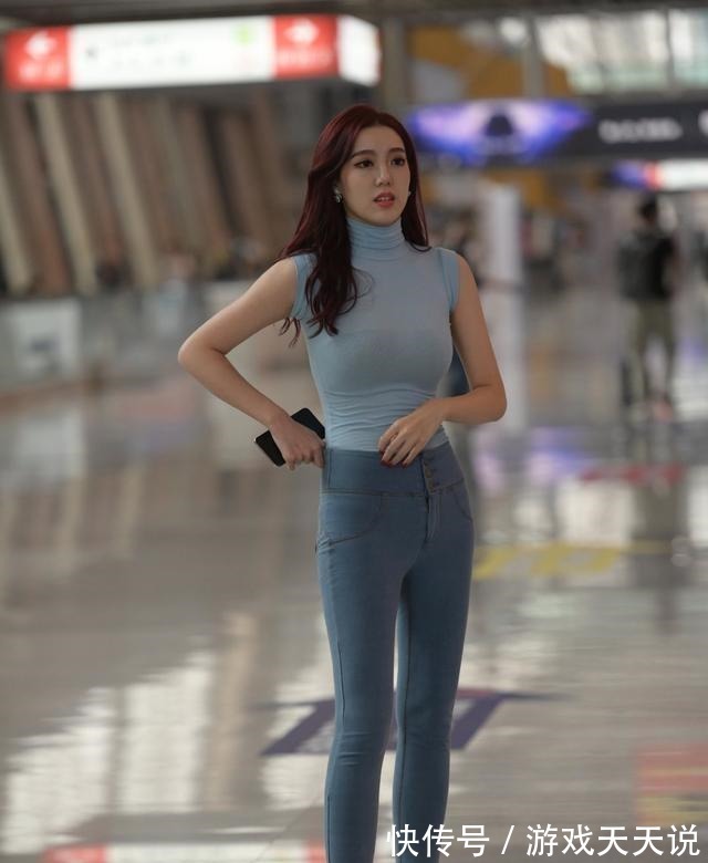 穿搭 瑜伽裤体现美女的修长体态,显得精致干练,大方时尚!