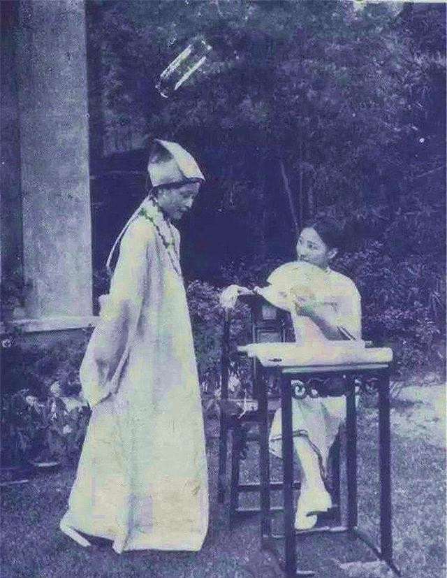 离婚|陆小曼的丈夫很优秀,她都有身孕了,为何又离婚嫁给了徐志摩?