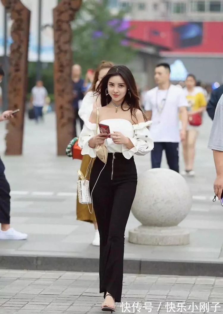 尖头高跟鞋 女神搭配一双尖头高跟鞋,既气质又浪漫,打造出一种小资的姿态
